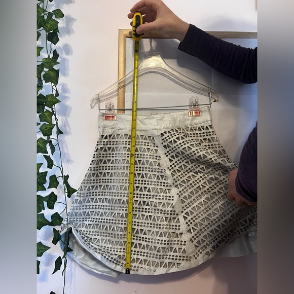 White Leather Double Layer Cutout Skirt. - Picture 7 of 7